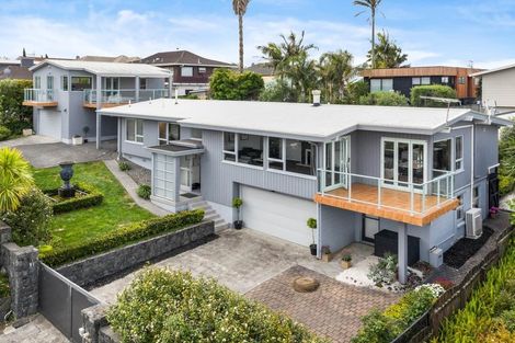 Photo of property in 63 Seaview Road, Castor Bay, Auckland, 0620