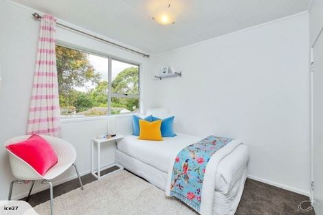 Photo of property in 12 Topliss Drive, Northcross, Auckland, 0632