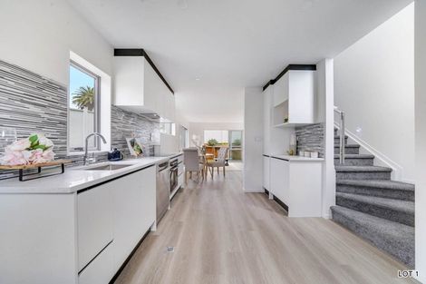 Photo of property in 40a Estuary Road, Weymouth, Auckland, 2103