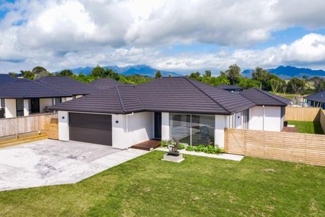 Photo of property in 33 Honeyfield Drive, Whalers Gate, New Plymouth, 4310