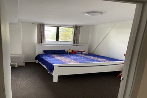 Photo of property in 1/84 Athena Drive, Totara Vale, Auckland, 0629