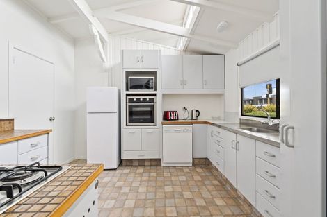 Photo of property in 2 Beaumaris Way, Conifer Grove, Takanini, 2112