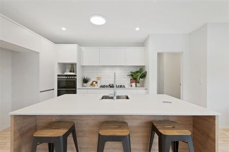 Photo of property in 23 Waituarua Drive, Takanini, 2112