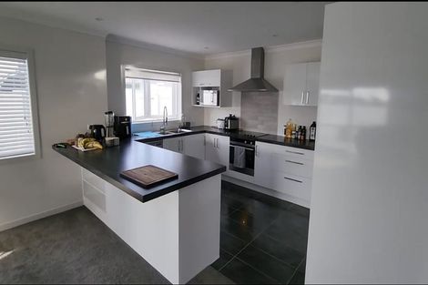 Photo of property in 10 Puroto Place, One Tree Point, 0118