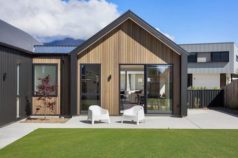 Photo of property in 14 Rubus Street, Wanaka, 9382