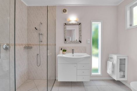 Photo of property in 568 South Road, Omata, New Plymouth, 4374