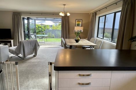 Photo of property in 4 Cresswell Place, Johnsonville, Wellington, 6037