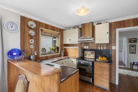 Photo of property in 32 Lowry Crescent, Stokes Valley, Lower Hutt, 5019
