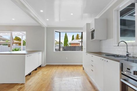 Photo of property in 16 Bettina Place, Manurewa, Auckland, 2102