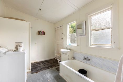 Photo of property in 21 Atkinson Street, Woodville, 4920