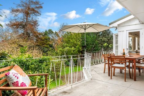 Photo of property in 110 Mellons Bay Road, Mellons Bay, Auckland, 2014