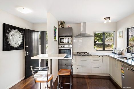 Photo of property in 4/64 Schnapper Rock Road, Schnapper Rock, Auckland, 0632