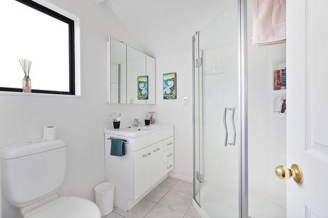 Photo of property in 13 Chastudon Place, Tawa, Wellington, 5028