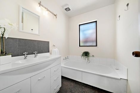 Photo of property in 25b Williams Street, Sunshine Bay, Queenstown, 9300