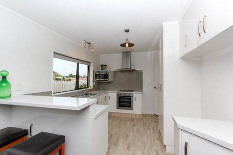 Photo of property in 4 Sandel Rise, Merrilands, New Plymouth, 4312