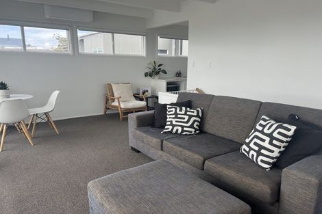 Photo of property in 2/8 Rewi Street, Torbay, Auckland, 0630