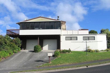 Photo of property in 101 Titiro Place, Onemana, Whangamata, 3691