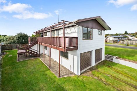 Photo of property in 2 Thackeray Place, Owhata, Rotorua, 3010