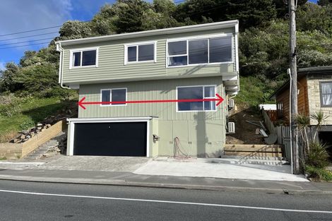 Photo of property in 2/330 Queens Drive, Lyall Bay, Wellington, 6022