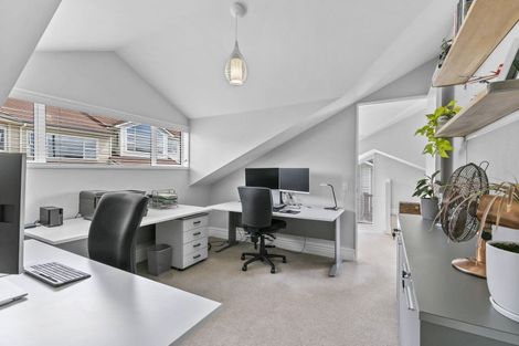 Photo of property in 5 Curnow Way, Kaiwharawhara, Wellington, 6035