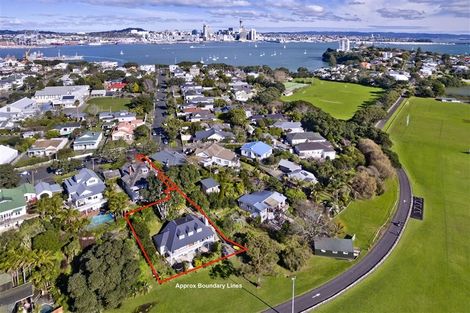 Photo of property in 48a Waterview Road, Stanley Point, Auckland, 0624