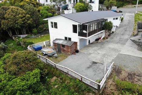 Photo of property in 9 Blandford Way, Newlands, Wellington, 6037