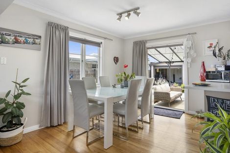 Photo of property in 298 Shakespeare Street, Leamington, Cambridge, 3432