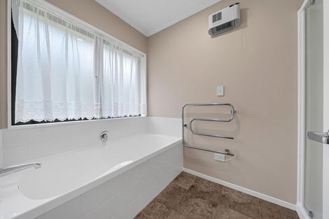 Photo of property in 5b Raukawa Grove, Waiuku, 2123