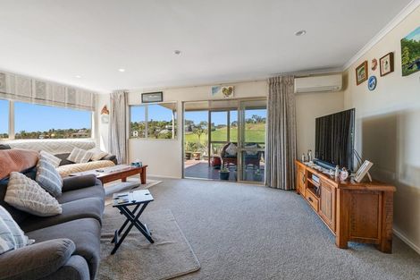 Photo of property in 57a Kestrel Heights, Arkles Bay, Whangaparaoa, 0932