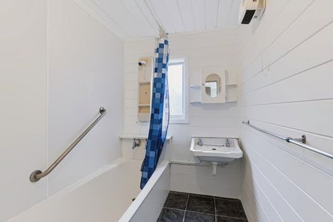 Photo of property in 12 Mills Street, Eltham, 4322