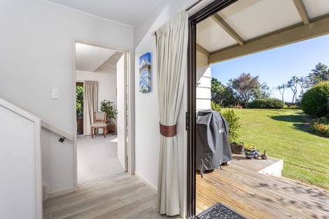 Photo of property in 115 Wilson Road, South Head, Helensville, 0874