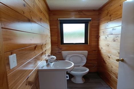 Photo of property in 305 Maungaraki Road, Maungaraki, Lower Hutt, 5010