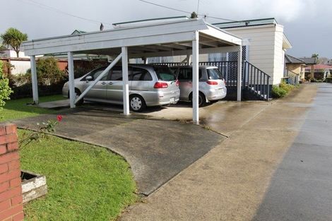 Photo of property in 68 Archibald Road, Kelston, Auckland, 0602