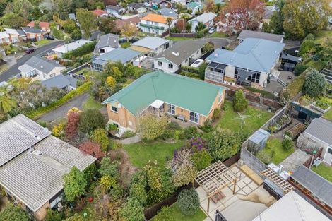 Photo of property in 6c Fairview Place, Westown, New Plymouth, 4310