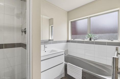 Photo of property in 23 Faram Place, Massey, Auckland, 0614