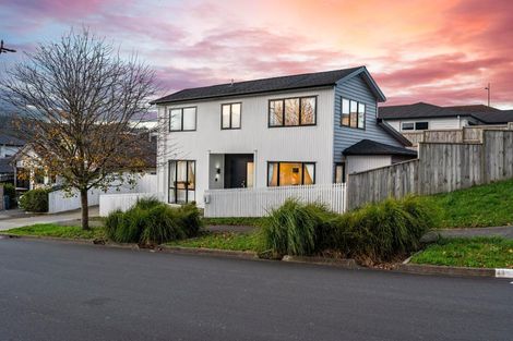 Photo of property in 1 Barrique Road, Kumeu, 0810