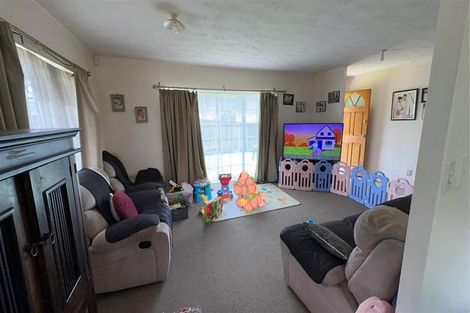 Photo of property in 32 Sandgate Avenue, Botany Downs, Auckland, 2010