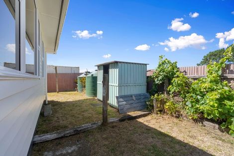Photo of property in 4 Alan Lindsay Avenue, Waitarere Beach, Levin, 5510