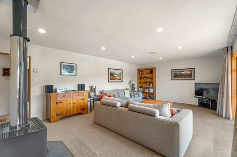 Photo of property in 8 Larch Place, Wanaka, 9305