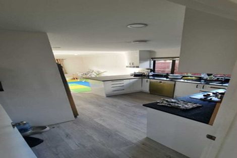 Photo of property in 6 Thornbury Crescent, East Tamaki Heights, Auckland, 2016