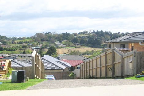 Photo of property in 22 Nimstedt Avenue, Oteha, Auckland, 0632