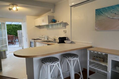 Photo of property in 43 Surf Road, Stanmore Bay, Whangaparaoa, 0932