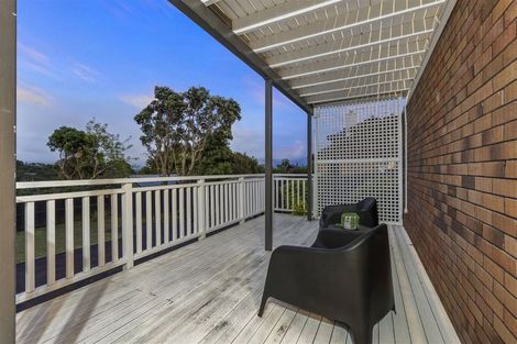 Photo of property in 1/52 Aberdeen Road, Campbells Bay, Auckland, 0620