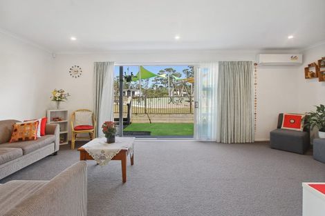 Photo of property in 7 Briddock Way, Swanson, Auckland, 0614