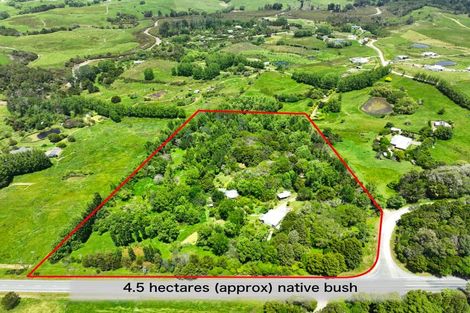 Photo of property in 4 Te Pahi River Drive, Paparoa, Maungaturoto, 0583