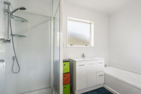 Photo of property in 2/42 Rua Road, Glen Eden, Auckland, 0602