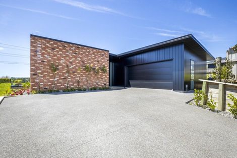 Photo of property in 51 Fernbrook Drive, Hurworth, New Plymouth, 4310