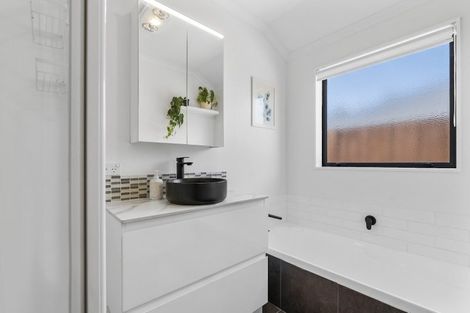 Photo of property in 18 Rosella Drive, Welcome Bay, Tauranga, 3112