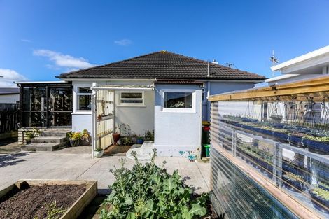 Photo of property in 10 High Street West, Waitara, 4320