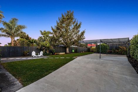 Photo of property in 9 Devon Street, Te Atatu South, Auckland, 0610